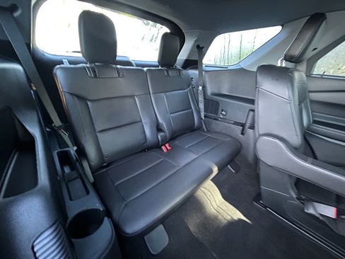 Used 2023 Ford Explorer XLT w/ Equipment Group 202A AWD/4WD image 36