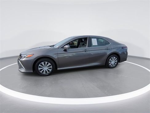 Used 2023 Toyota Camry LE image 4