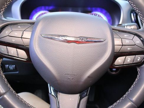 Used 2022 Chrysler Pacifica Touring image 21