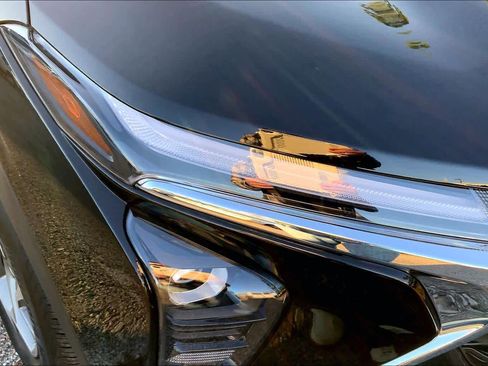 Used 2025 Chevrolet Trax LT w/ LT Convenience Package image 27