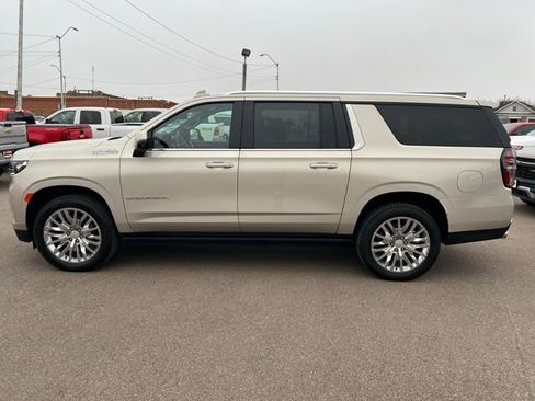 Used 2024 Chevrolet Suburban High Country image 4