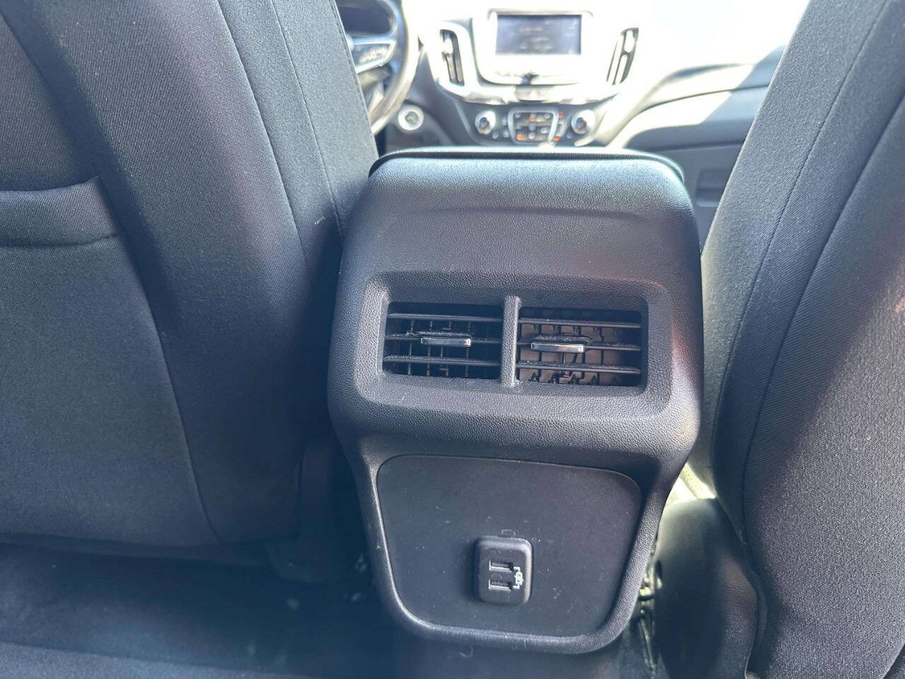 Used 2020 Chevrolet Equinox LT FWD image 23