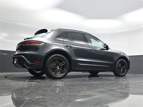 Used 2022 Porsche Macan image 55