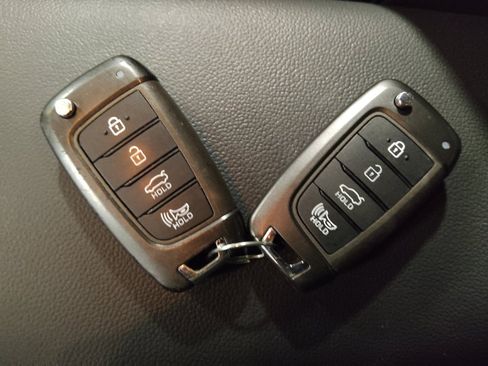 Used 2023 Hyundai Elantra SE FWD image 32