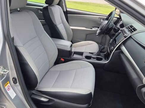 Used 2017 Toyota Camry SE w/ Moonroof Package FWD image 15
