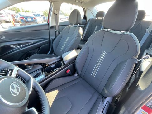 Used 2025 Hyundai Elantra SEL image 35