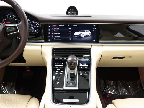 Used 2022 Porsche Panamera image 40