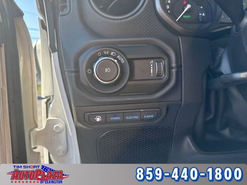 Used 2025 Jeep Wrangler Unlimited Rubicon 4xe w/ Convenience Group AWD/4WD image 17