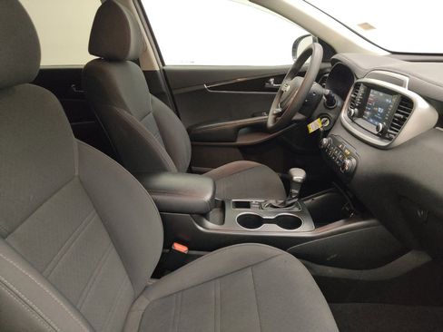 Used 2019 Kia Sorento LX image 21
