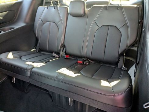 New 2026 Chrysler Pacifica Select image 28