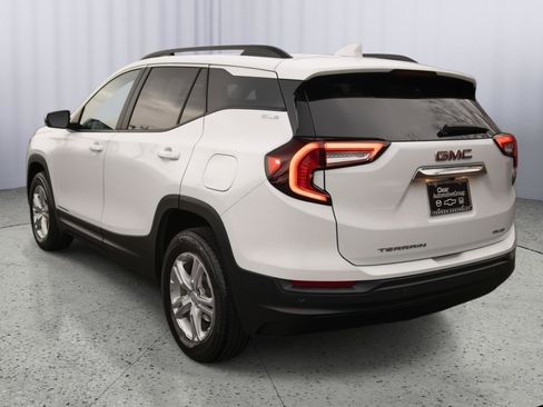 Used 2023 GMC Terrain SLE w/ Driver Convenience Package image 22