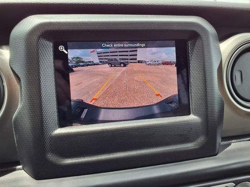 Used 2023 Jeep Gladiator Sport AWD/4WD image 6