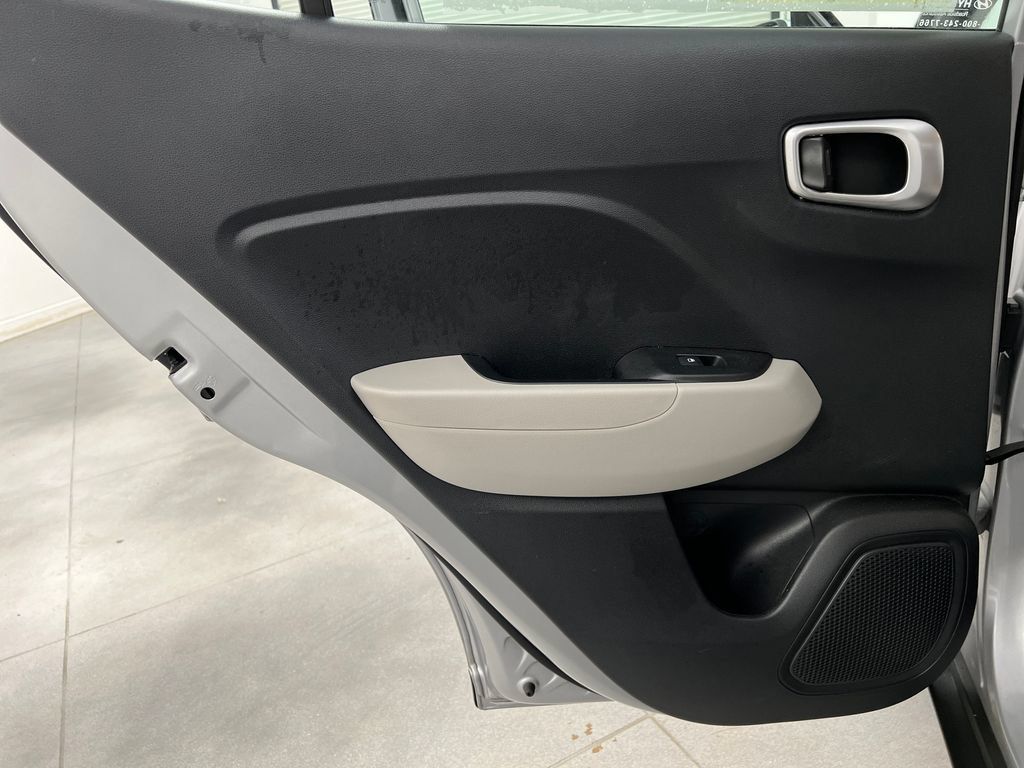 Used 2025 Hyundai Venue SEL FWD image 19