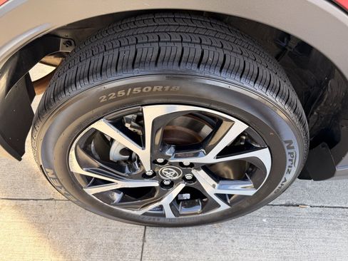 Used 2018 Toyota C-HR XLE FWD image 12