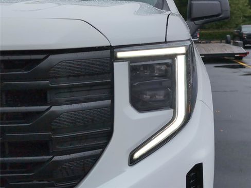 Used 2025 GMC Sierra 1500 Pro w/ Graphite Edition AWD/4WD image 12