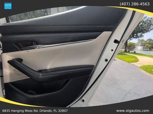 Used 2020 MAZDA MAZDA3 Hatchback w/ Preferred Package FWD image 20