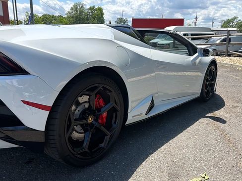 Used 2021 Lamborghini Huracan EVO RWD image 13