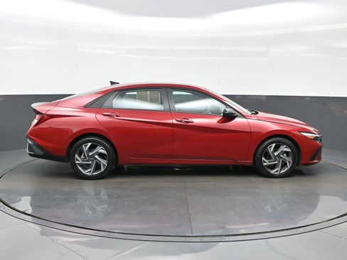 Certified 2025 Hyundai Elantra Sport FWD image 7