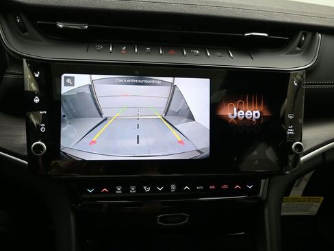 New 2026 Jeep Grand Cherokee Altitude image 19