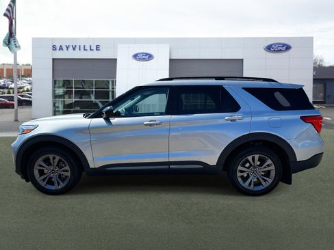 Used 2023 Ford Explorer XLT w/ Equipment Group 202A image 2