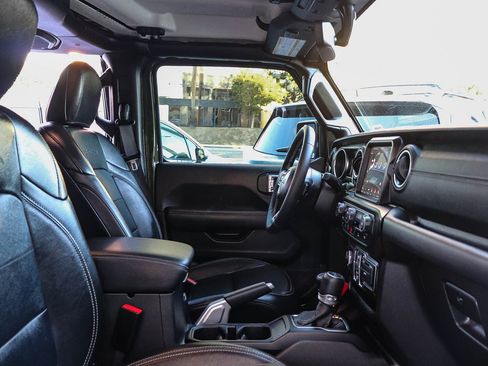 Used 2022 Jeep Wrangler Unlimited Sahara image 17