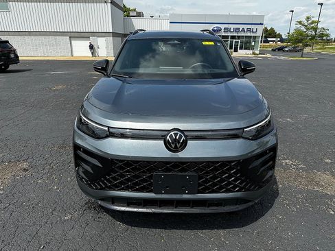 Used 2025 Volkswagen Tiguan SE R-Line AWD/4WD image 8