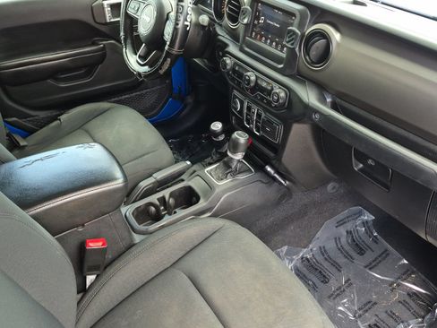 Used 2021 Jeep Gladiator Sport AWD/4WD image 14