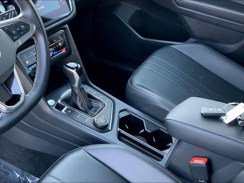 Used 2024 Volkswagen Tiguan SE image 14