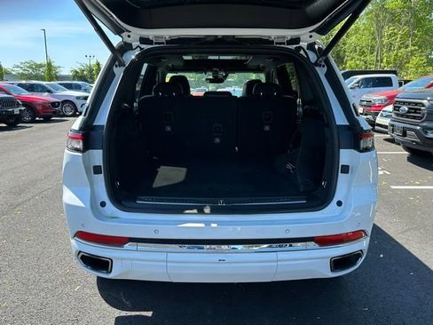 Used 2023 Jeep Grand Cherokee Overland AWD/4WD image 14