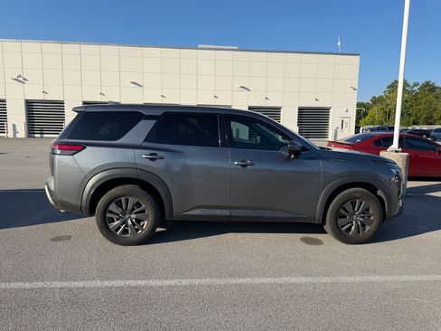 Used 2022 Nissan Pathfinder S FWD image 4