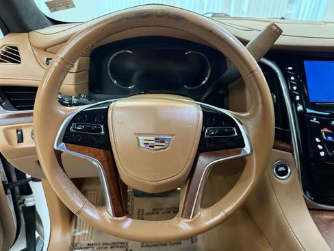 Used 2017 Cadillac Escalade Platinum image 33