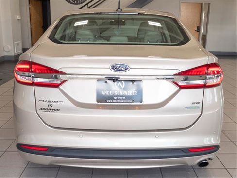Used 2017 Ford Fusion SE w/ Fusion SE Technology Package image 23