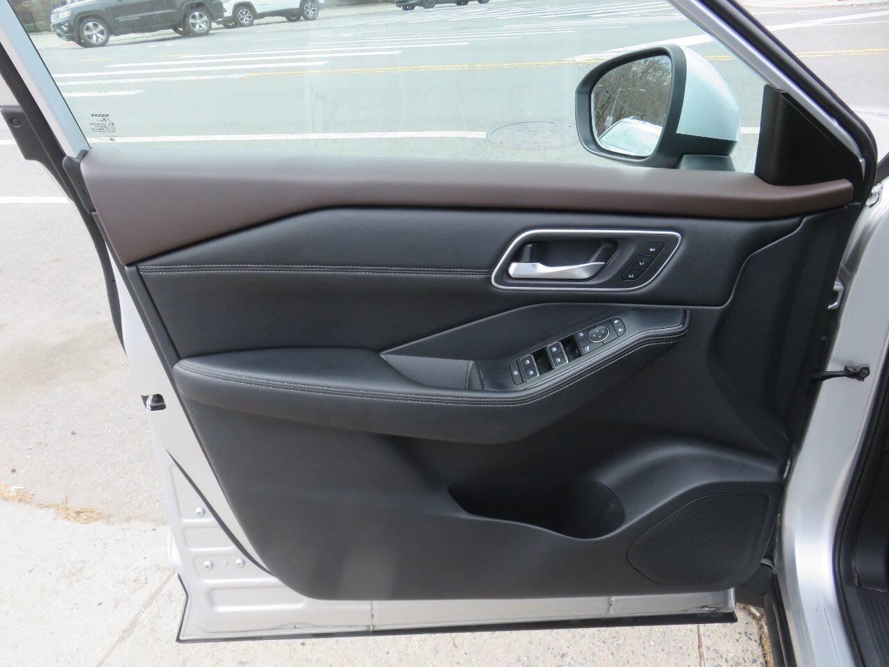 Used 2021 Nissan Rogue SL AWD/4WD image 28