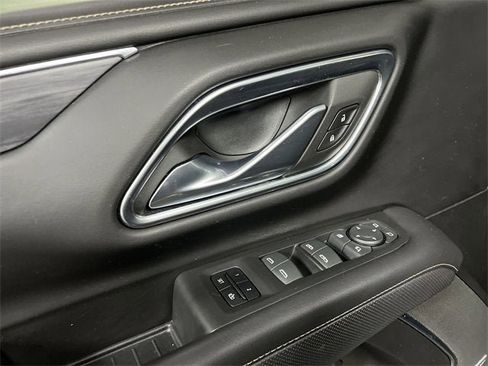 Certified 2023 GMC Yukon SLT w/ SLT Luxury Package image 24