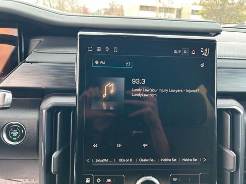 Used 2024 GMC Acadia AT4 w/ Luxury Package image 27