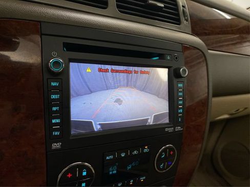 Used 2013 Chevrolet Avalanche LTZ AWD/4WD image 32