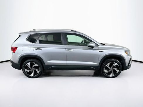 Used 2023 Volkswagen Taos SE AWD/4WD image 9