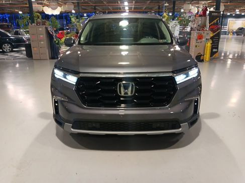 Used 2025 Honda Pilot Touring image 11