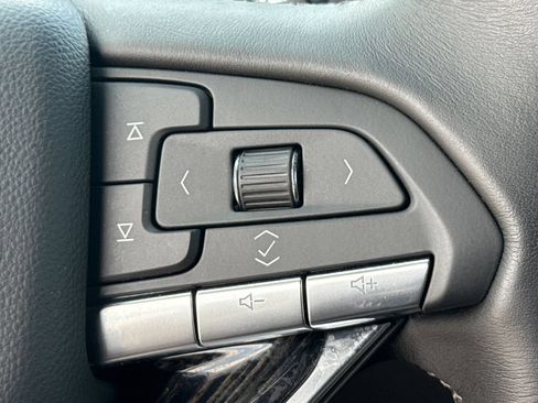 Certified 2025 Cadillac XT6 Premium Luxury FWD image 28