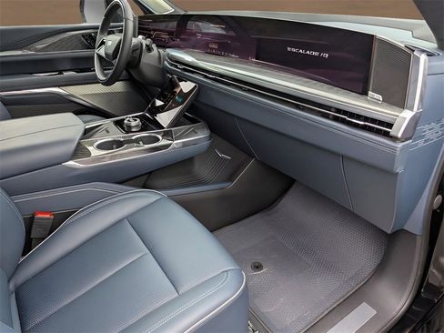 New 2025 Cadillac Escalade IQ Luxury 2 image 18