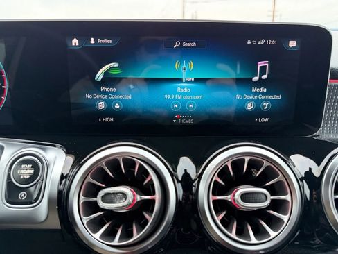 Used 2020 Mercedes-Benz GLB 250 4MATIC w/ Premium Package image 18