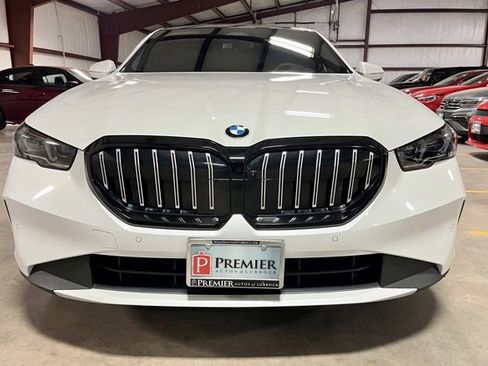 Used 2025 BMW 530i xDrive image 10