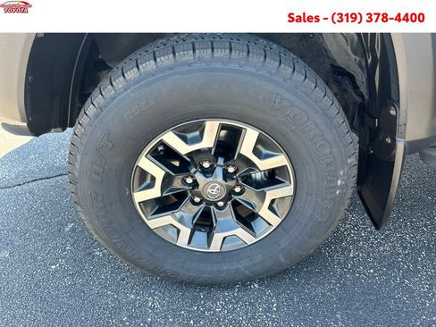 Certified 2020 Toyota Tacoma TRD Off-Road w/ TRD Premium Off Road Package AWD/4WD image 25