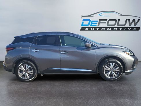 Used 2022 Nissan Murano SV image 2