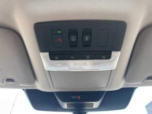Used 2022 Nissan Pathfinder SL AWD/4WD image 39