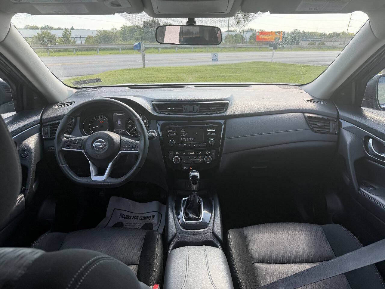 Used 2017 Nissan Rogue SV AWD/4WD image 18