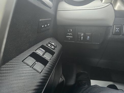 Used 2015 Toyota RAV4 Limited image 41