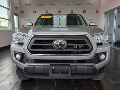 Used 2022 Toyota Tacoma SR5 w/ Technology Package RWD image 3