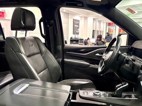 Used 2023 Cadillac Escalade ESV Sport image 19