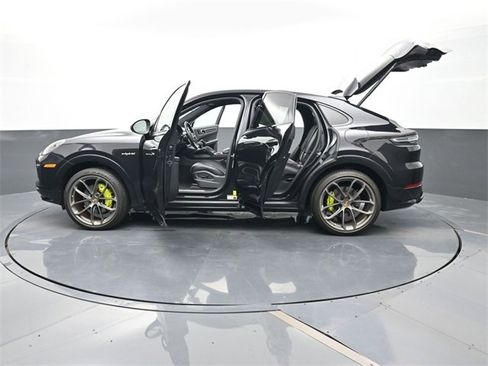 Used 2022 Porsche Cayenne E-Hybrid Coupe image 30